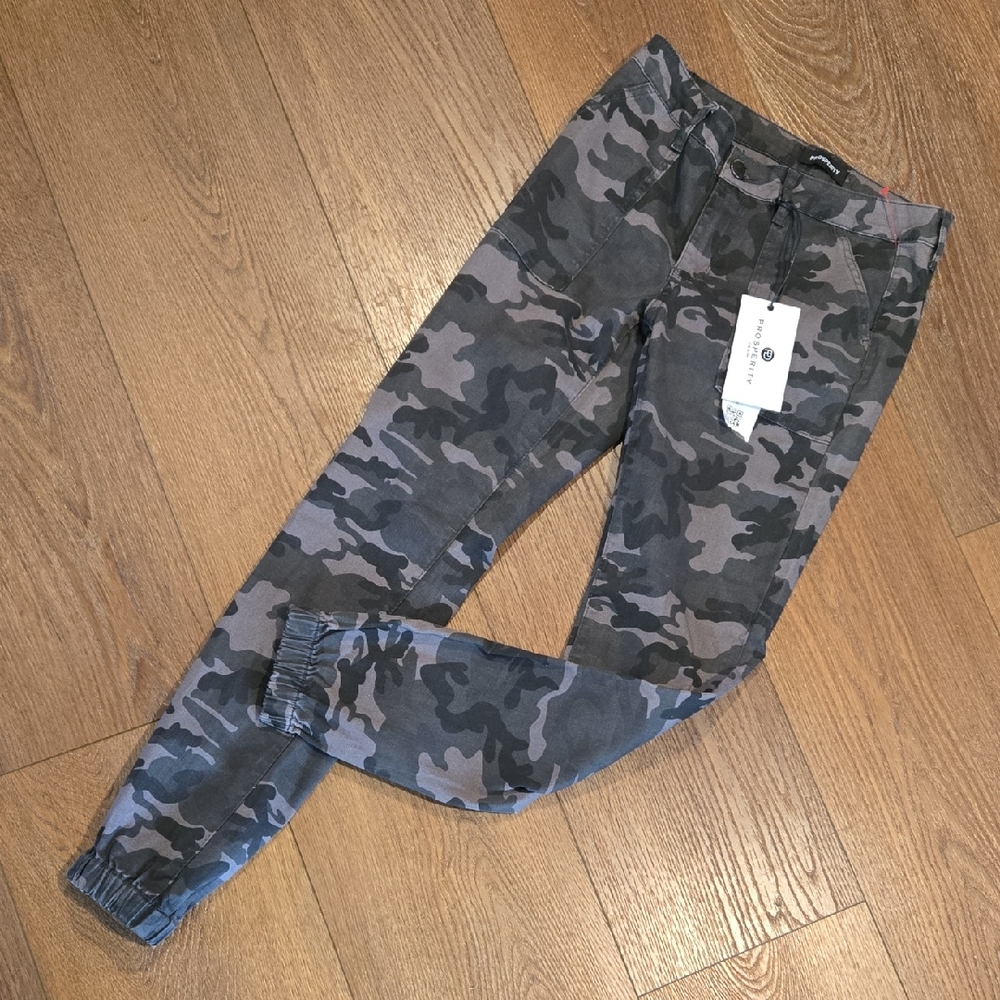 NWT PROSPERITY CHAMO PANTS SIZE SMALL.   #7191